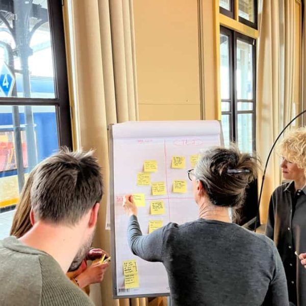Experience design thinking together in a training